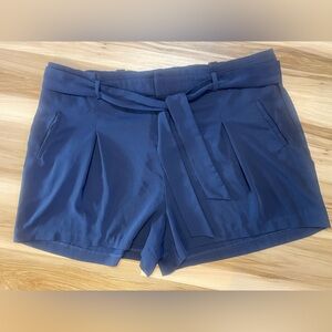 Torrid Shorts Womens Size 24W Navy Blue Tie Belt Waist Casual Pleat Pockets 3X